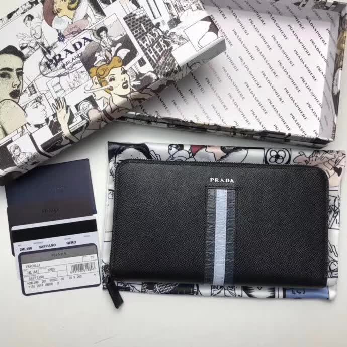 【原版皮】普拉达/Prada 拉链钱夹，选用十字纹小牛皮镶嵌彩带鳄鱼纹裁制而成，经典之作，简单时尚，款号：2ML188