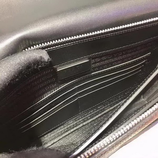 【原版皮】普拉达/Prada 男士斜跨包，采用进口小牛皮材质，外部三角形徽标，简约又大气，男士们的最爱，款号：2VD012