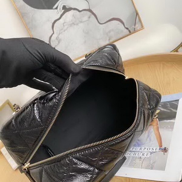 【原版皮】香奈儿/Chanel 保龄球购物袋，简直是一款完美百搭包，采用进口皱纹牛皮，超级柔软细腻，皮质独特，纹络更显高档质感，款号：AS8315