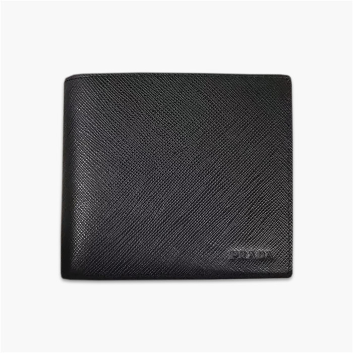 【原版皮】普拉达/Prada 短款钱夹，选用十字纹小牛皮裁制而成，边角热压印字母标识，精湛走线均匀整齐，做工精湛，款号：2M0513