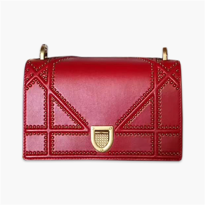 【原版皮】迪奥/Dior 链条包，选用小羊皮裁制而成，缀以饰钉 Archicannage藤格纹图案，徽章锁扣，美得不要不要的