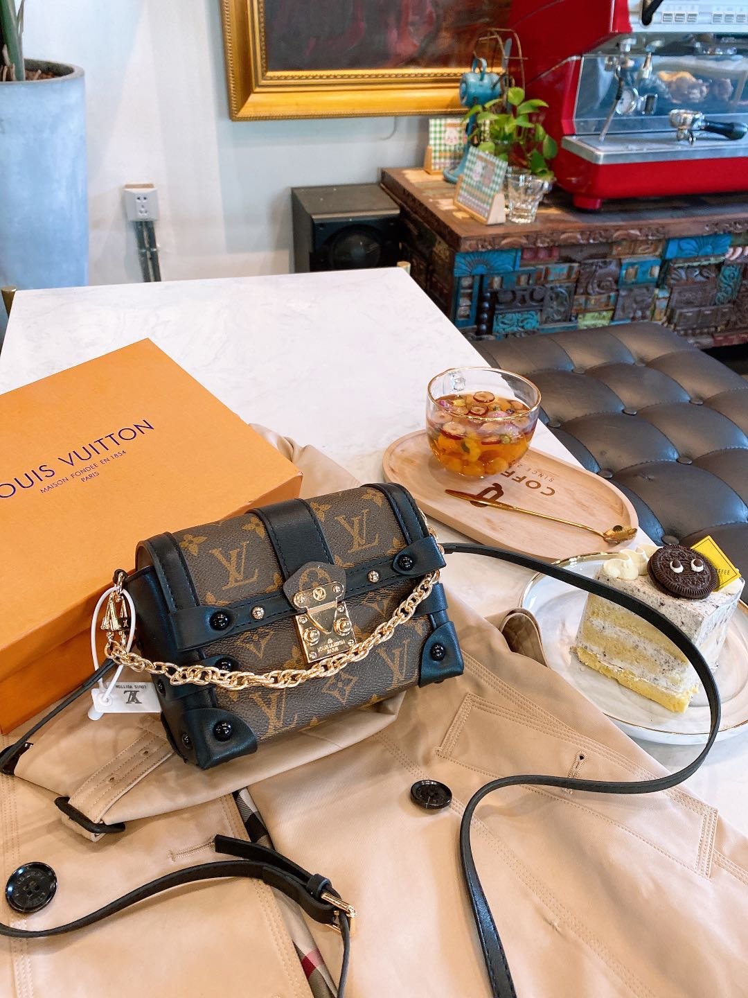 LOUIS VUITTON LB0612005020103 size: 17x12cm