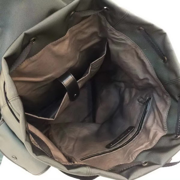 【原版皮】宝缇嘉/BV 男士双肩背包，采用高光胎牛皮搭配防水牛津布，贴袋上编饰标志性的编织图案，设计旨在成就每日佩戴的必备单品，造型质地轻盈，空间充裕，款号：80187308