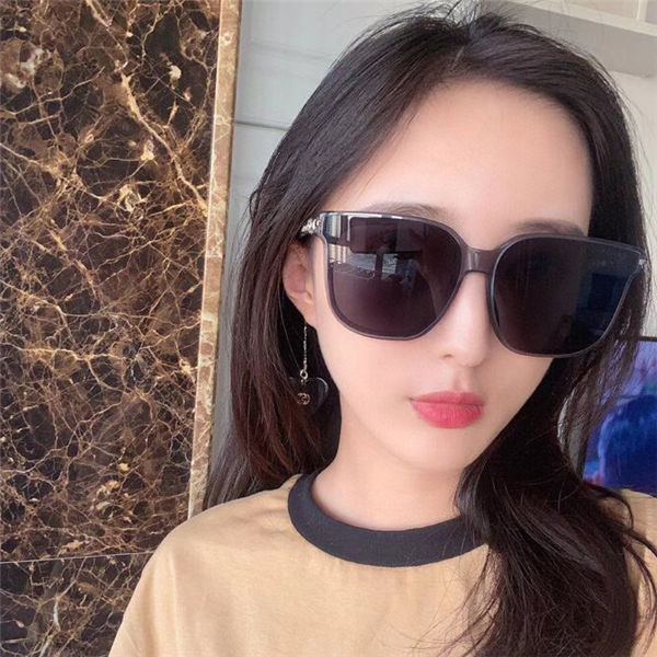☆「时尚达人首选」古驰Gucci☆2020全网最新太阳眼镜流行趋势销量排行第一,让你做最耀眼最酷的时尚达人