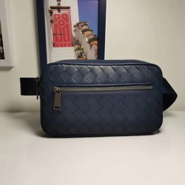 【原版皮】宝缇嘉/BV 男士胸包，腰包，采用蜡胎牛皮精心裁制而成，手工编织，造型贴合身形，空间充裕，非常实用，款号：80182618